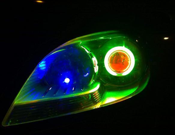汽车尾灯怎么都是红色的？为什么会有绿色车灯？